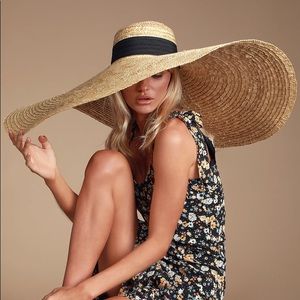 ☀️Lulus Take Me Away Beige Oversized Floppy Straw Hat 👒